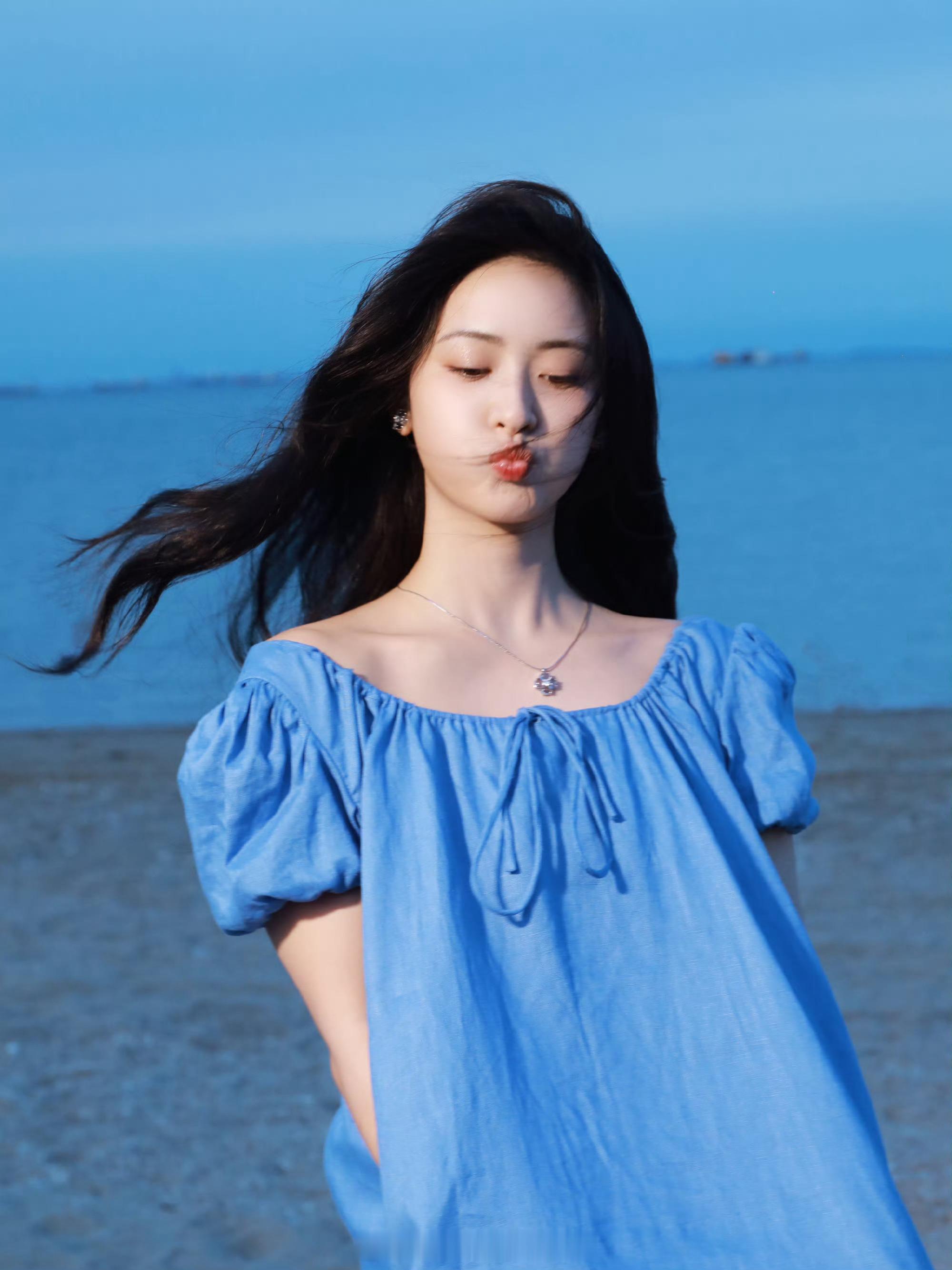 没有人可以拒绝这么明媚漂亮的月月沈月​​​
