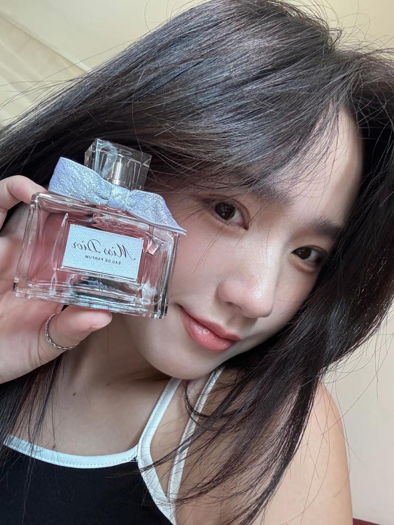 Missdior🌸。如果你也喜欢jisoo和小猫🐈我们就是好！朋！友！Mi