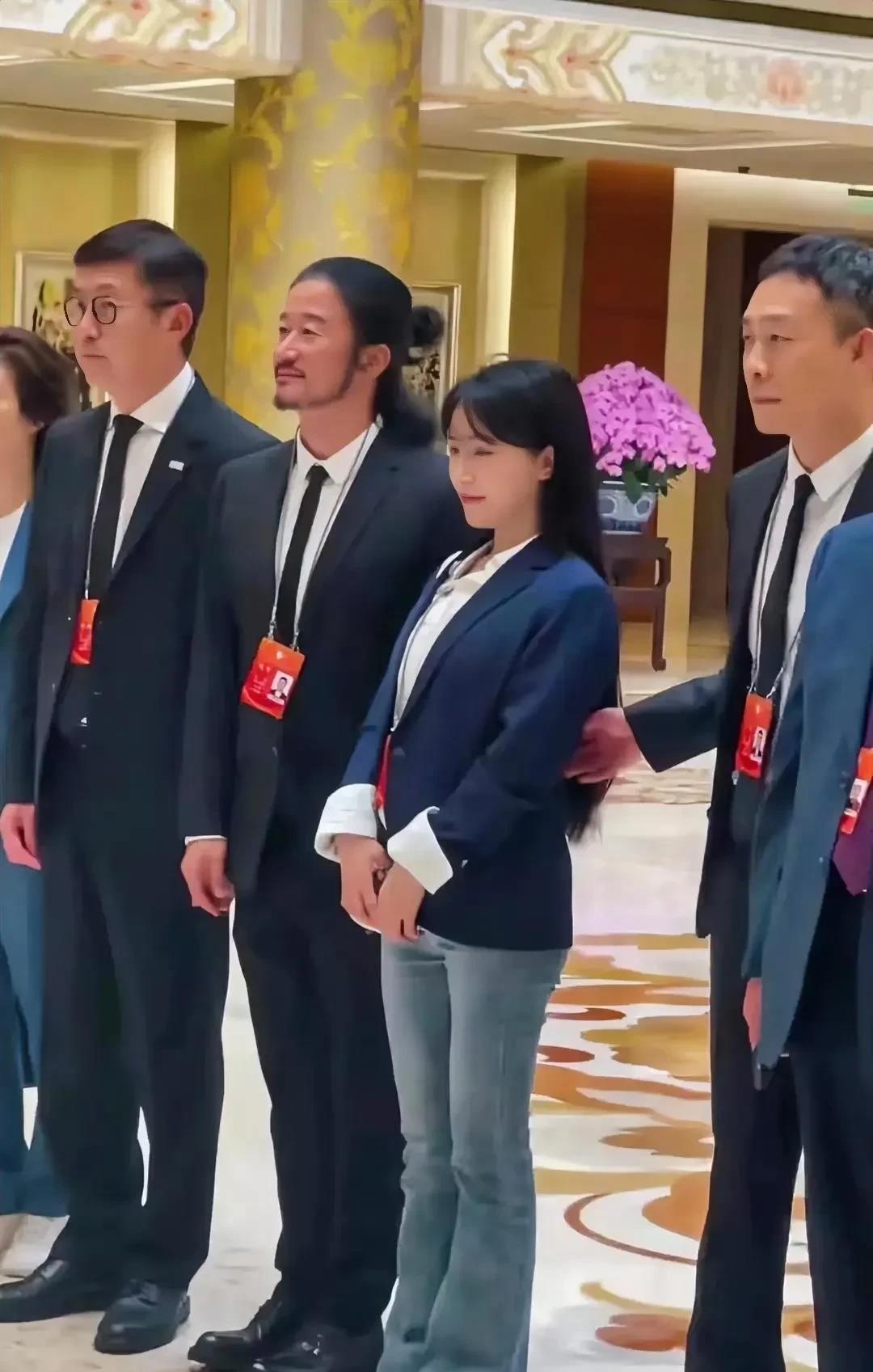 李子柒啊李子柒，你要我说什么好虽然你当网红厉害，但是在正式场合上，你是一