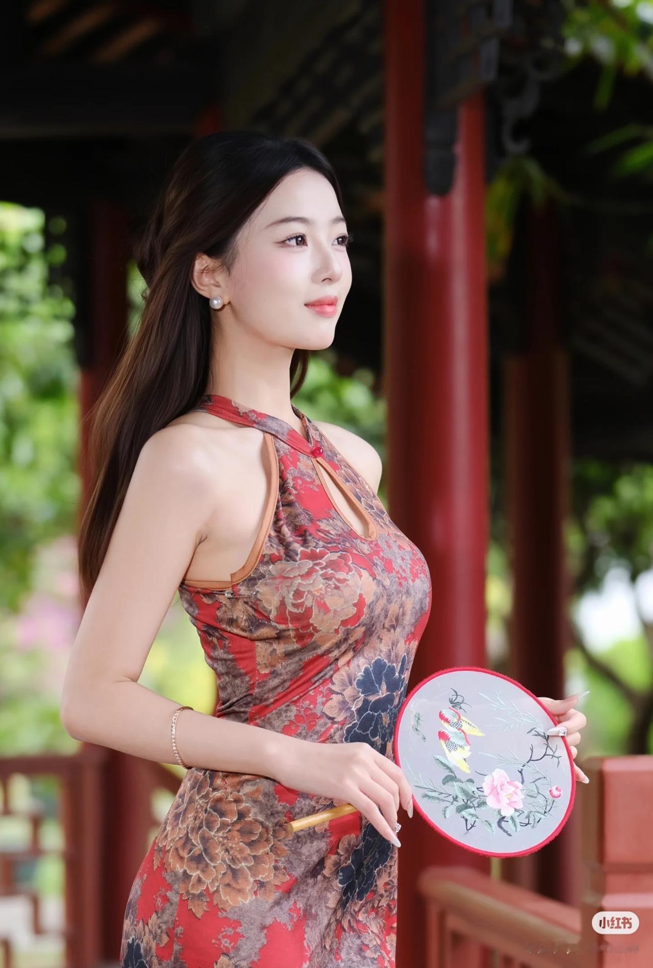 旗袍对于东方女性有哪些魅力所在?美女旗袍穿搭写真