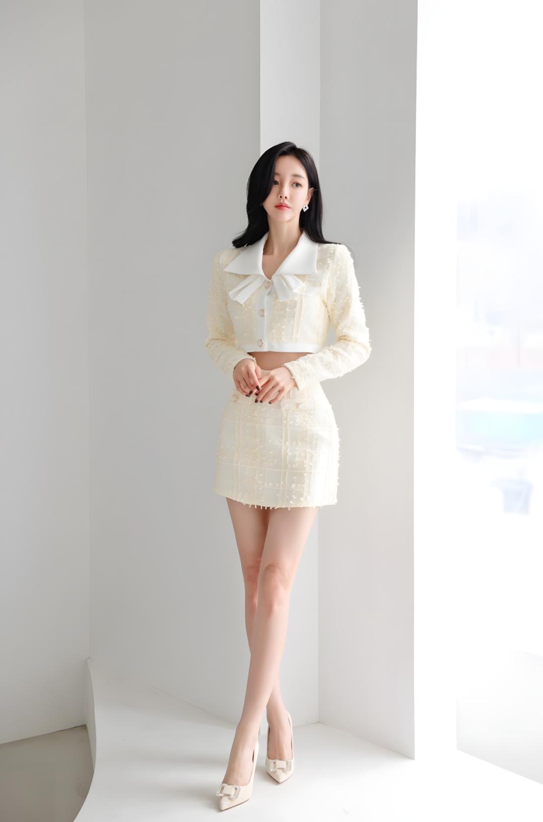 优雅气质穿搭，白色蕾丝短裙搭配高跟鞋，尽显女性魅力！
