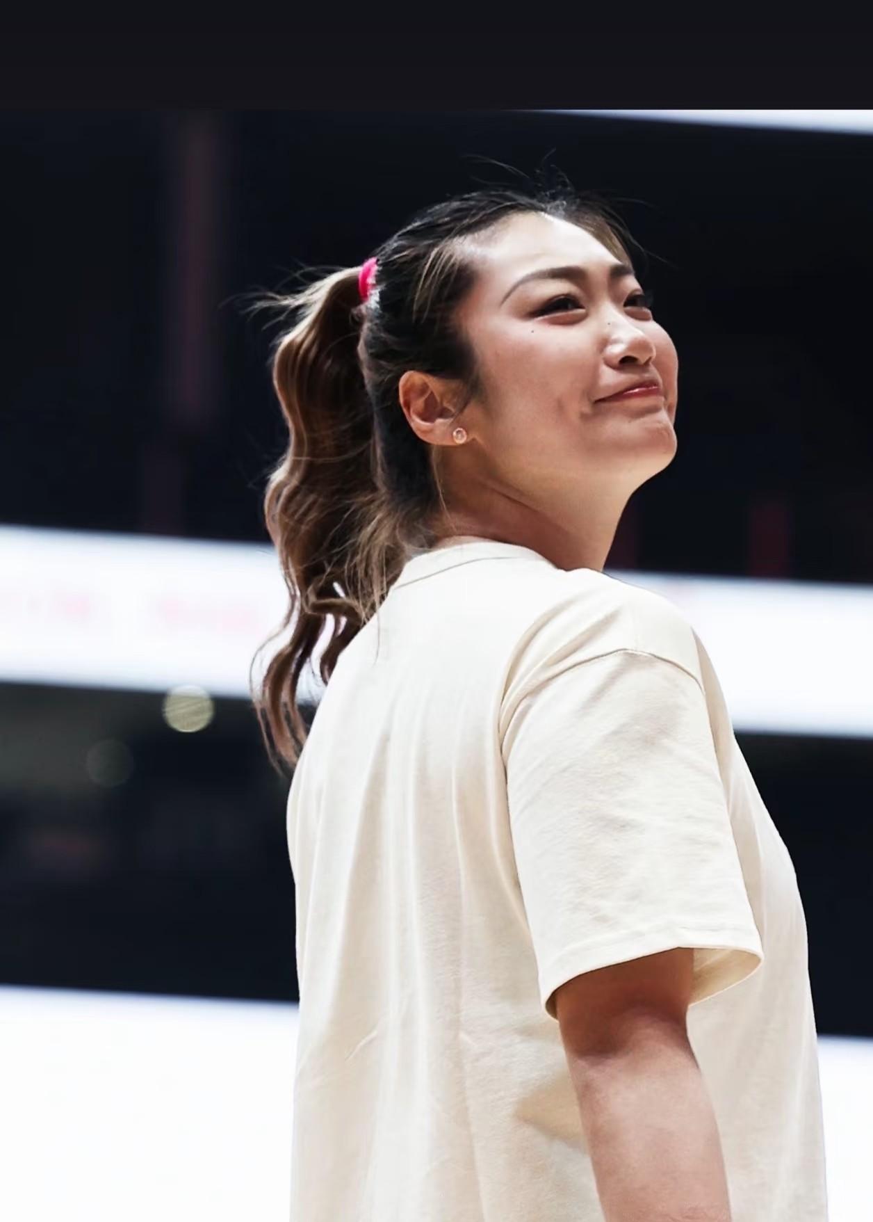 实话实说，出国打球对于李梦而言未必是明智的选择！李梦与四川女篮的合同已经到期，