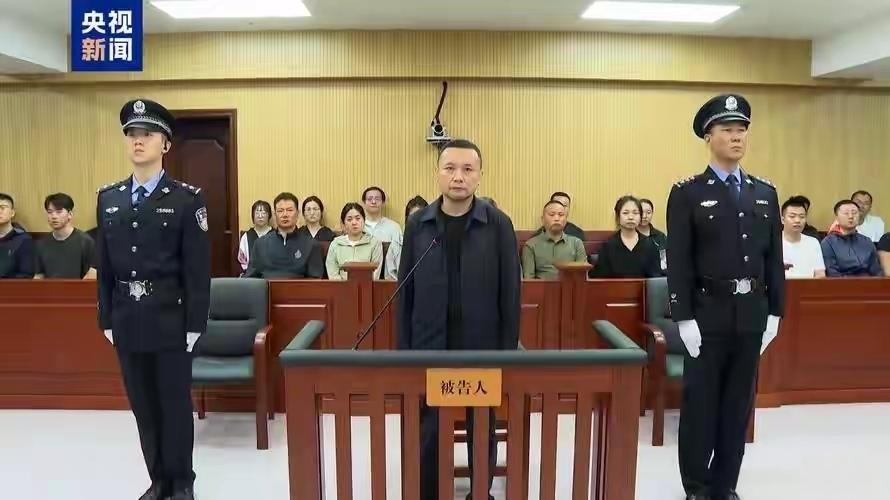 你猜一个高考状元、北大副校长，19年能挣多少钱？我告诉你：3195万。够普通人不