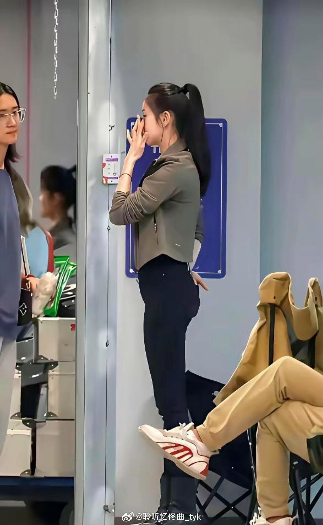刘浩存最让人看不懂的地方，不是银幕上那张脸，而是她下班的样子