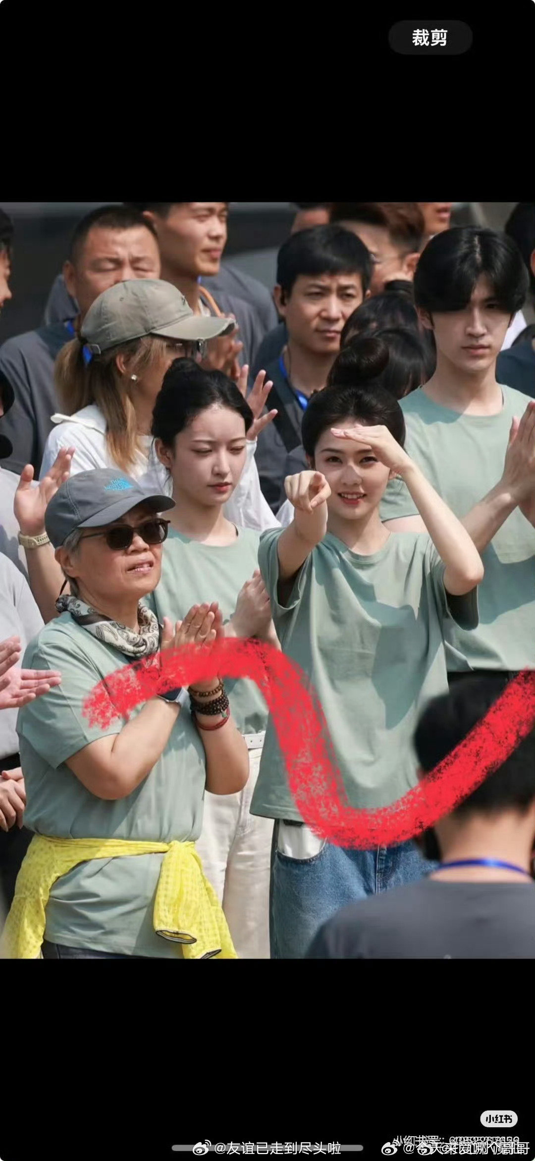莫离开机，白鹿、丞磊到场。不过最虐的是，到现在官博还没发丞磊的官宣。。。白鹿莫