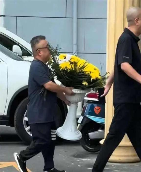 貂哥说杨少华去世自己不敢去，因为自己喝了酒在网上说了人家一些不好的话，所以叫老汪