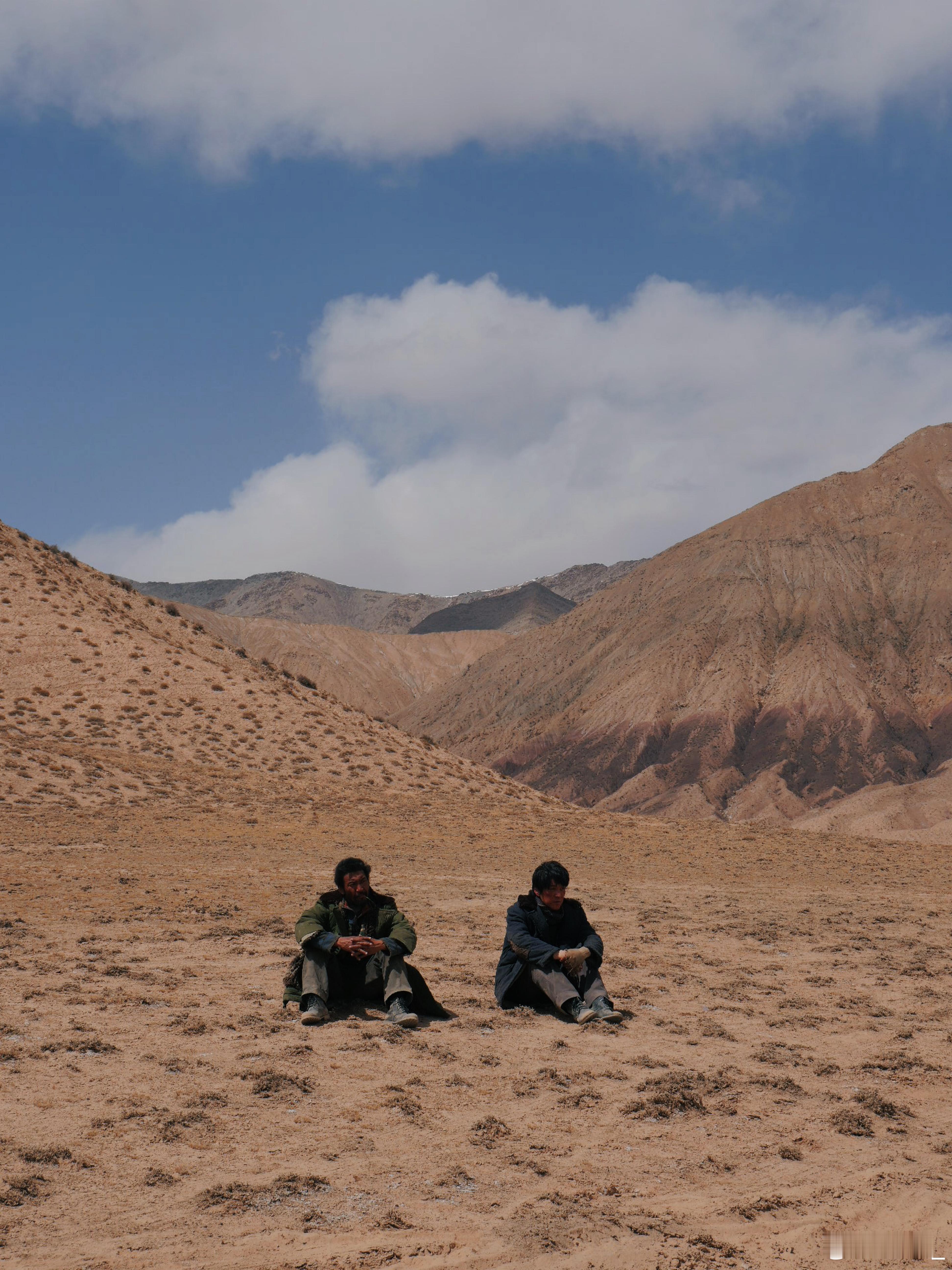 李光洁老品种摄影师他镜头下的远山带雾感、溪流藏鲜活，草木都透着舒展，每一帧像在