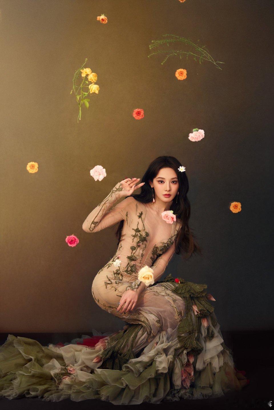 彭小苒悬空坐下是怎么做到的被彭小苒的悬空坐姿狠狠惊艳到！看似轻松的动作背后，藏