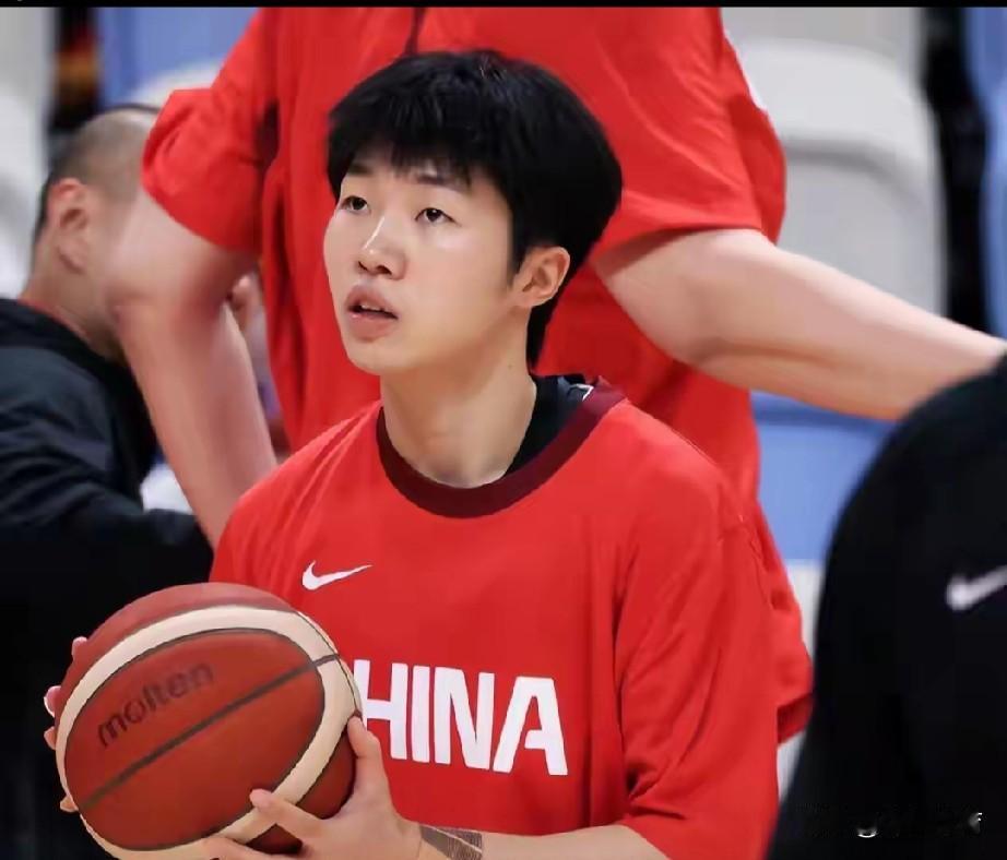 CCTV5准时直播！女篮大战美国在即，00后新队长上任颠覆认知女篮世界杯