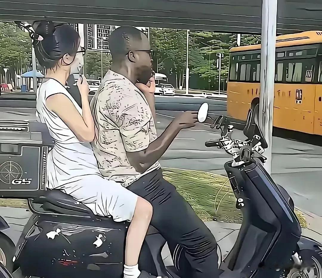 咱就说啊,现在网上那些跨国情侣的视频一刷一大把,可总让人心里犯合计。前几天瞅见个