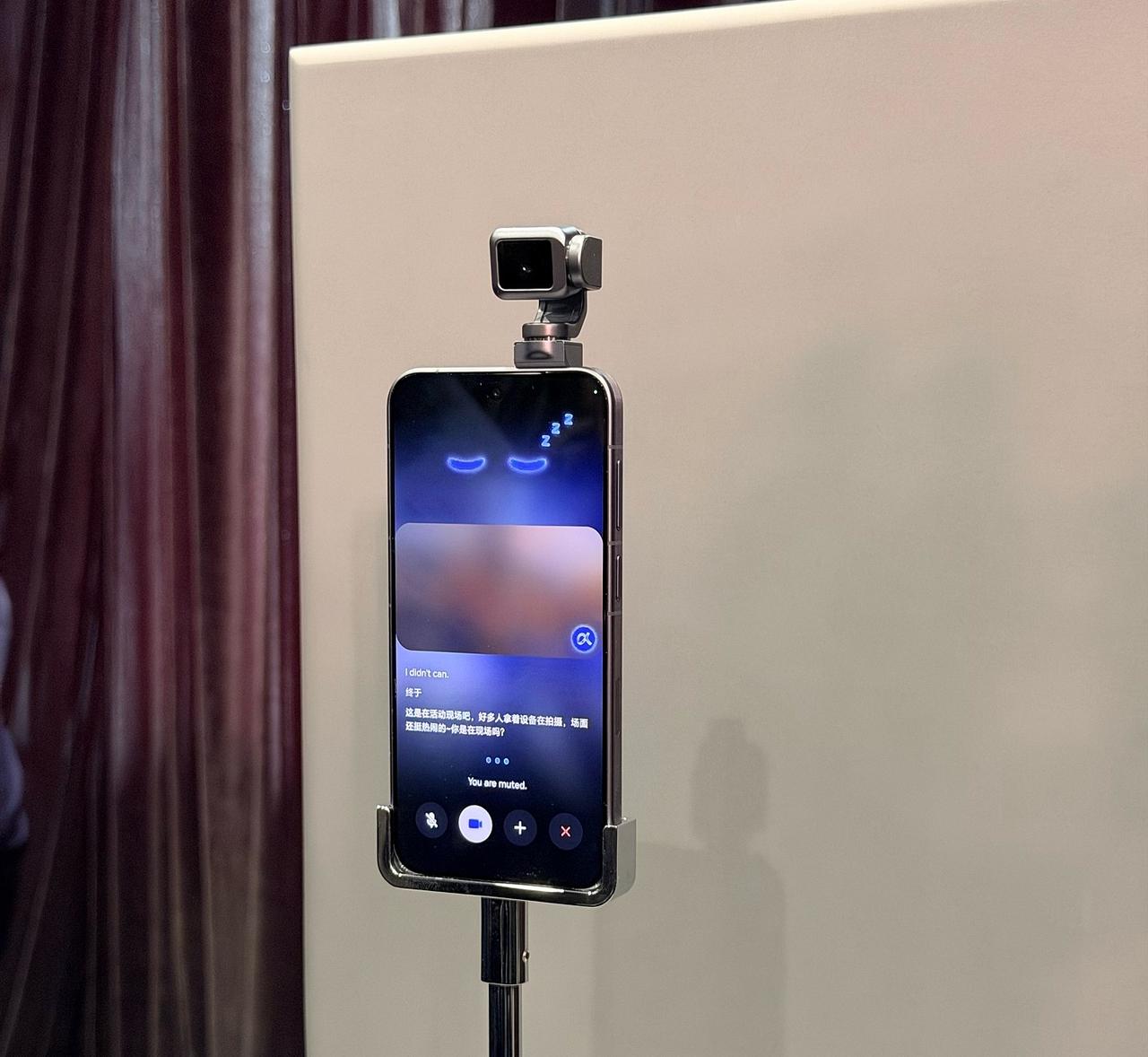 估计余承东做梦都没想到，今年MWC大会上最出风头的手机既不是华为三折叠，也不是华