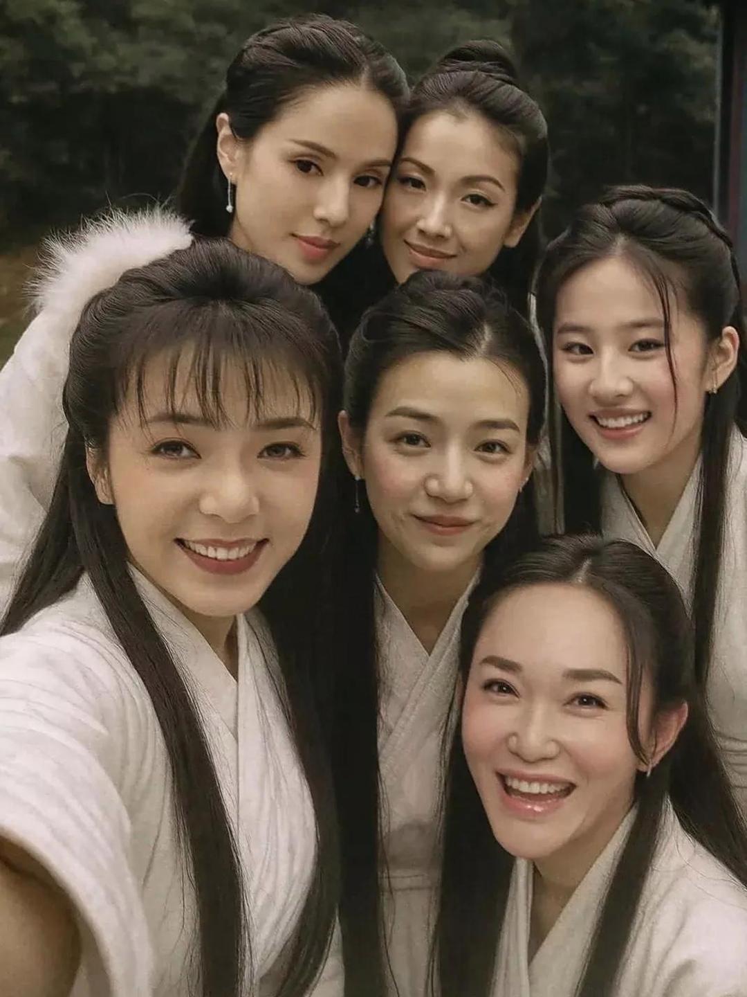 小龙女大合照来啦，你心里的白月光是哪位呀？​​​