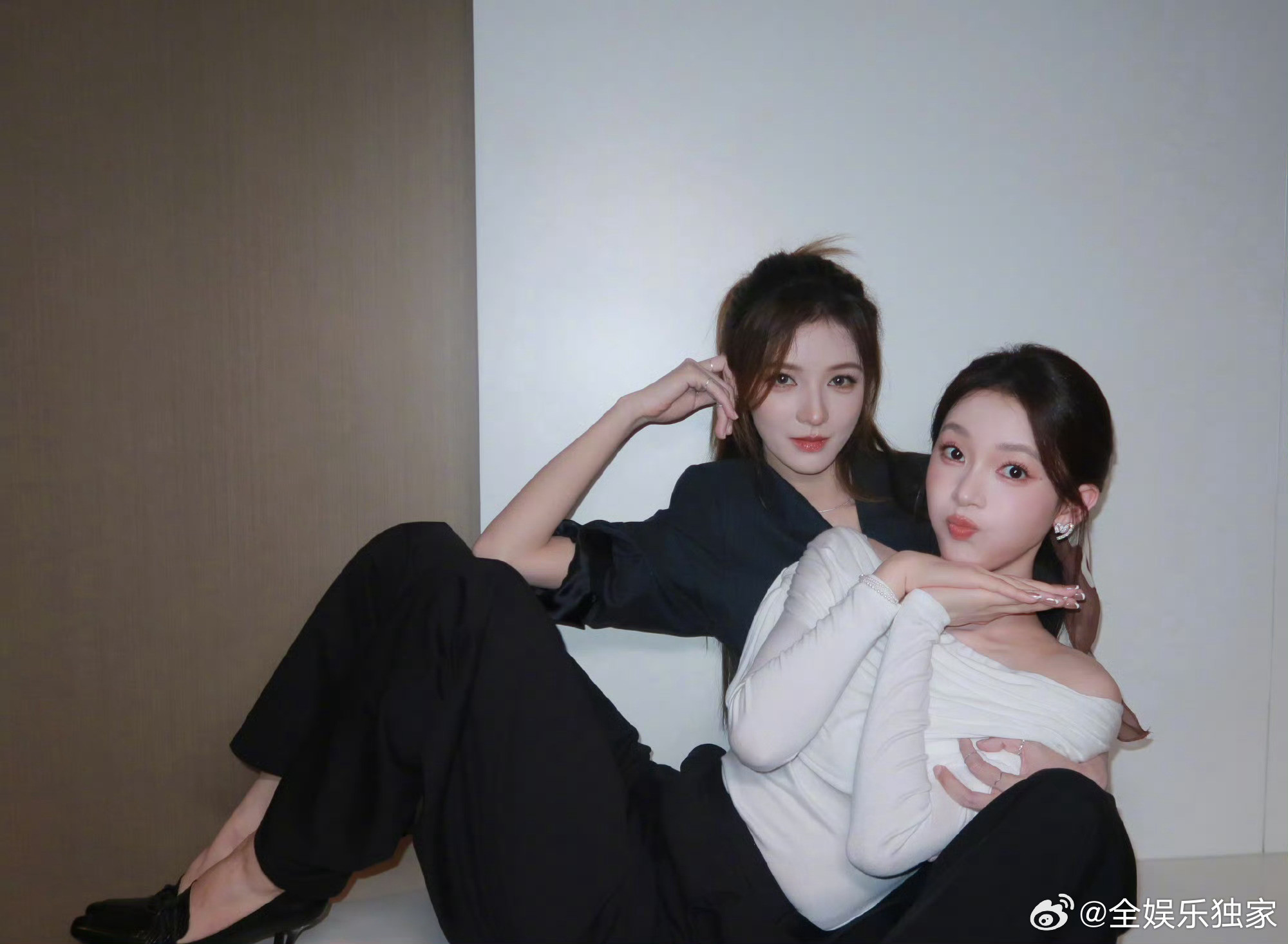 张予曦送考陈瑶张予曦来送考陈瑶乘风2026啦！两位美女友谊久久，也期待陈瑶舞台