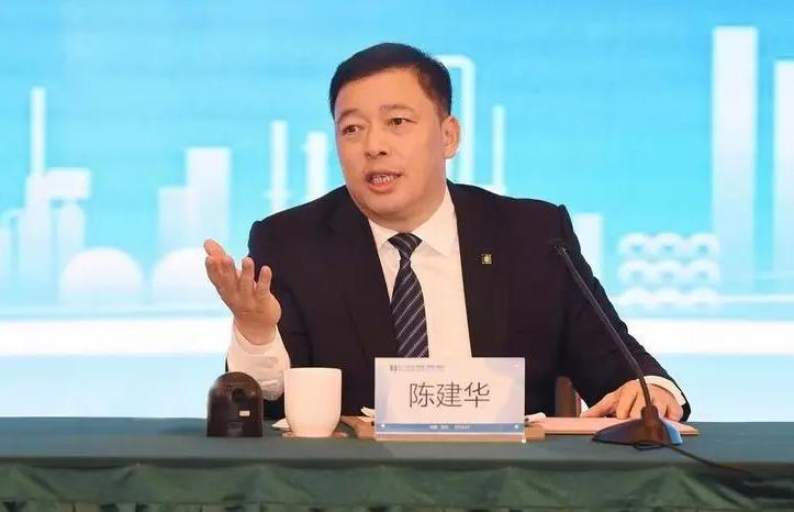 2022年7月，江苏老板陈建华突然砸下21亿，买下大连海边一座荒废9年的韩国烂尾