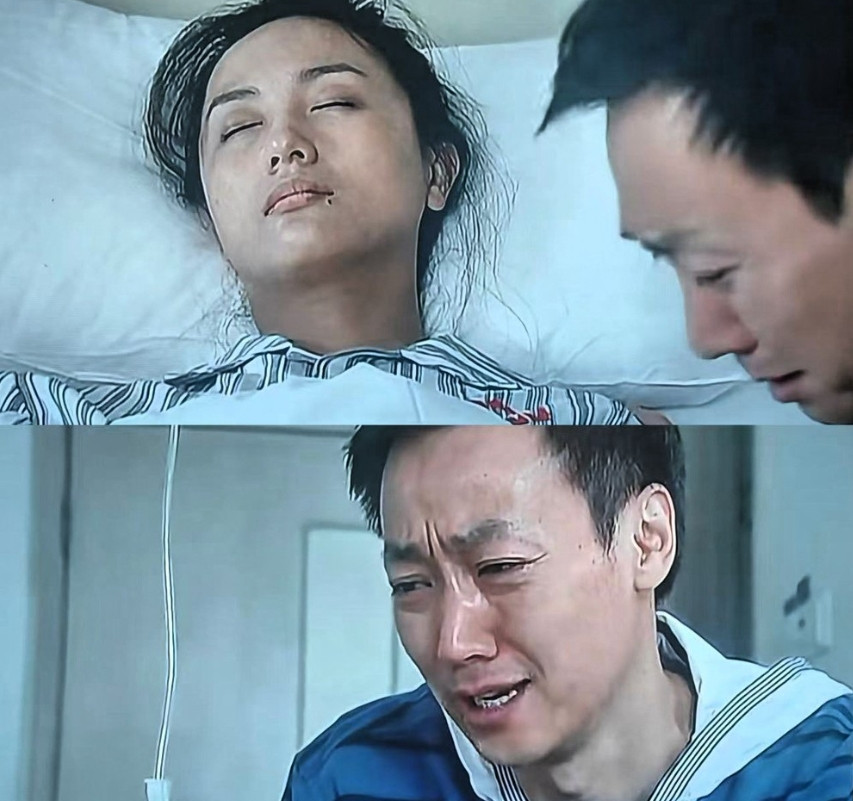 朱媛媛双眼紧闭，脸色苍白地躺在病床上。辛柏青崩溃大哭：“老婆，你能听见我说