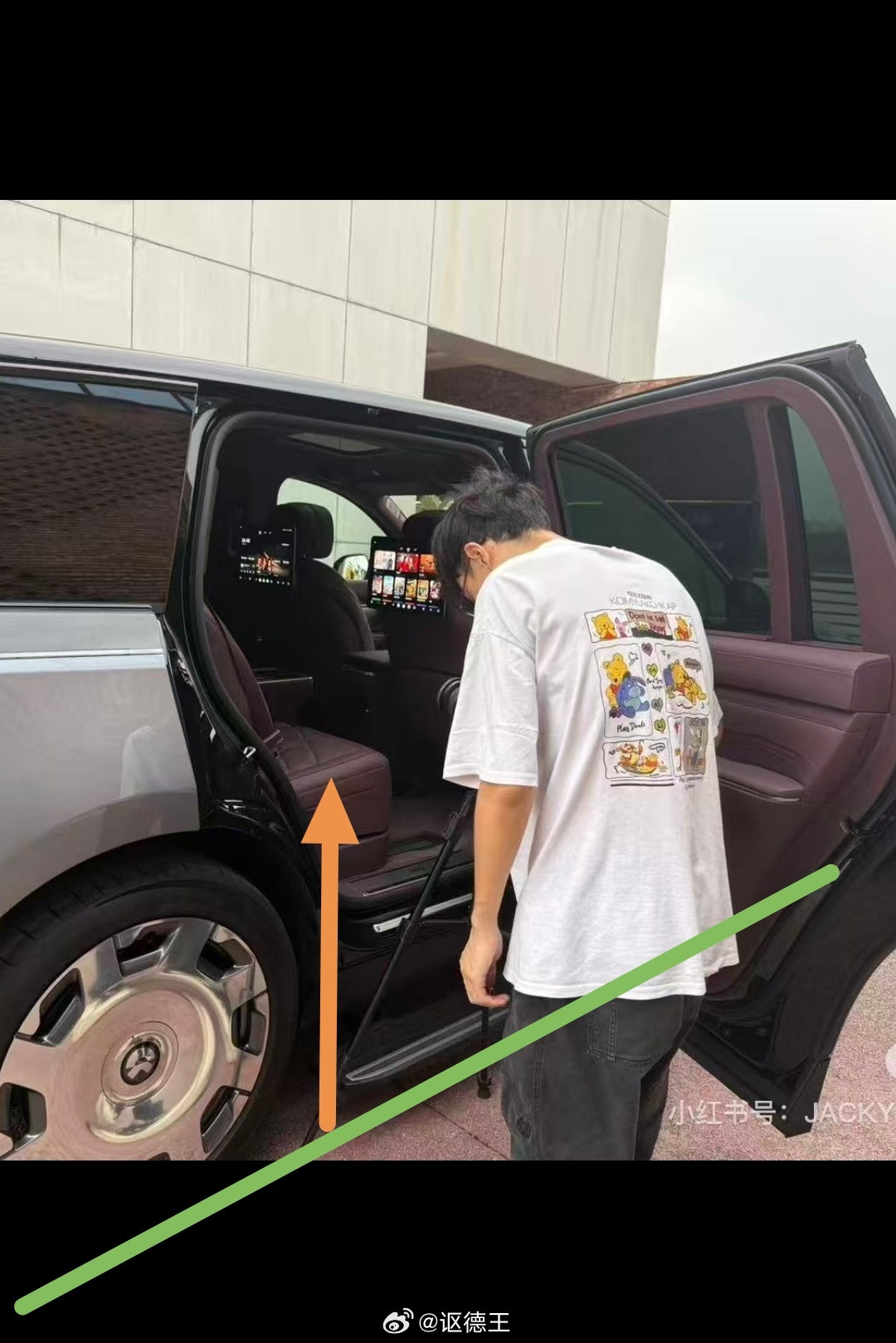 ES9座椅离地面好高啊，感觉跟福特旗下的林肯领航员差不多了，上车得爬上去，这踏板