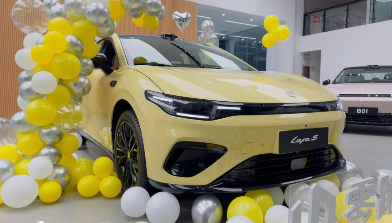 零跑新车太火了，Lafa5上市半小时订单新增3000！要说最近最火的新车是