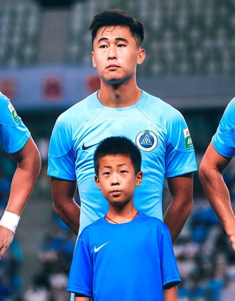 刚换上深圳队新队衣的戴伟浚，估计怎么也想不到，自己职业生涯的又一次重击，来得这么