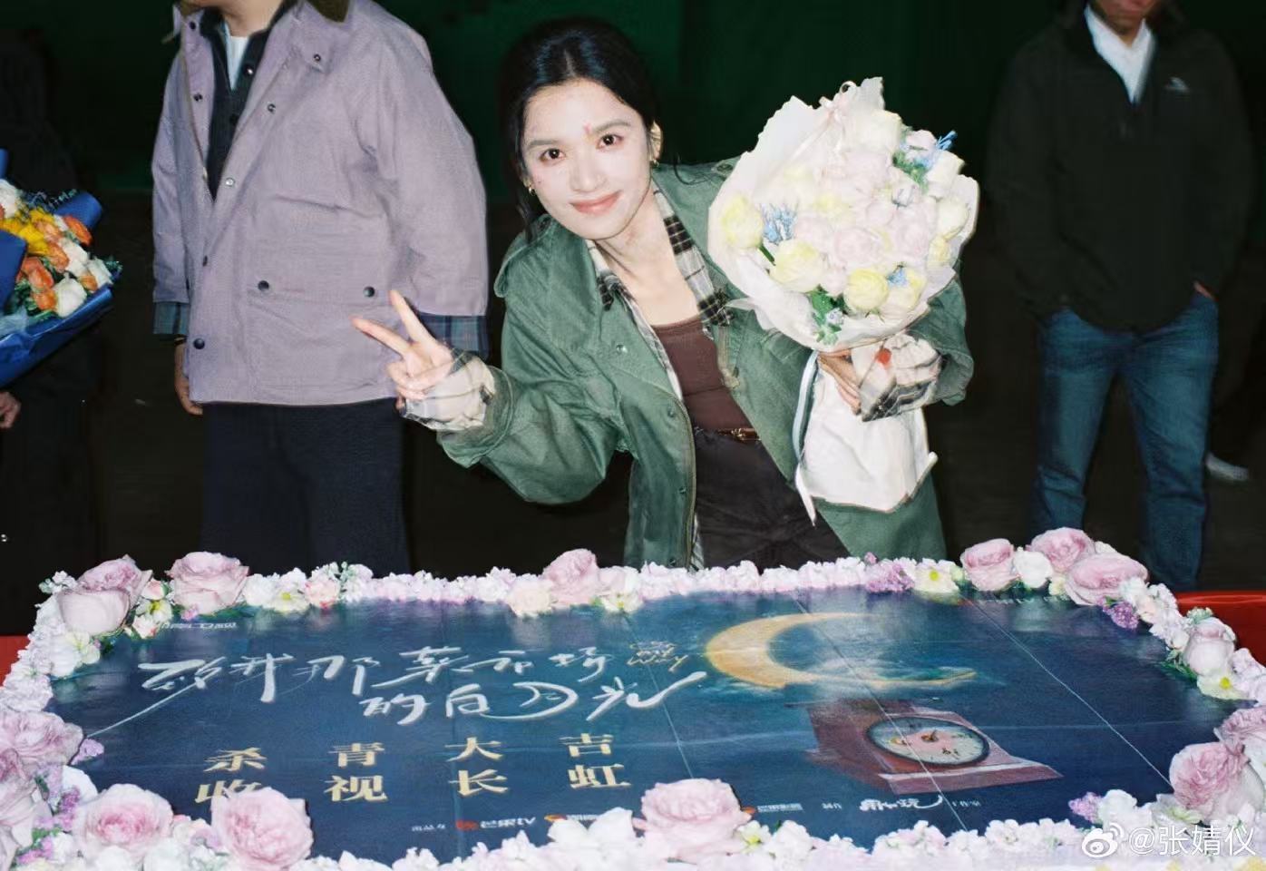 张婧仪菜市场的白月光杀青plog张婧仪菜市场杀青plog张婧仪任冬雪杀青plog