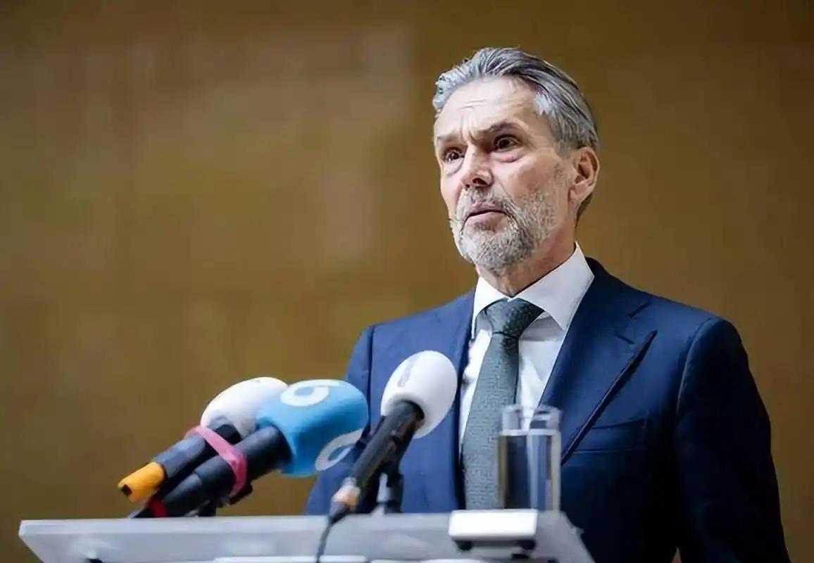 纽约联合国大会期间，荷兰首相当面向特朗普提出一个现实要求：“别再继续卡ASML对