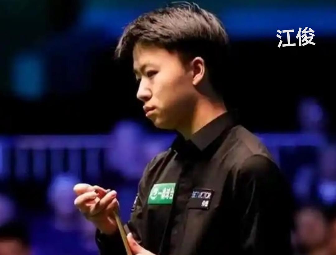 江俊逆转绝杀马克塞尔比晋级爆出一大冷门值得庆贺！但是江俊打球趴下、起来、趴下、起