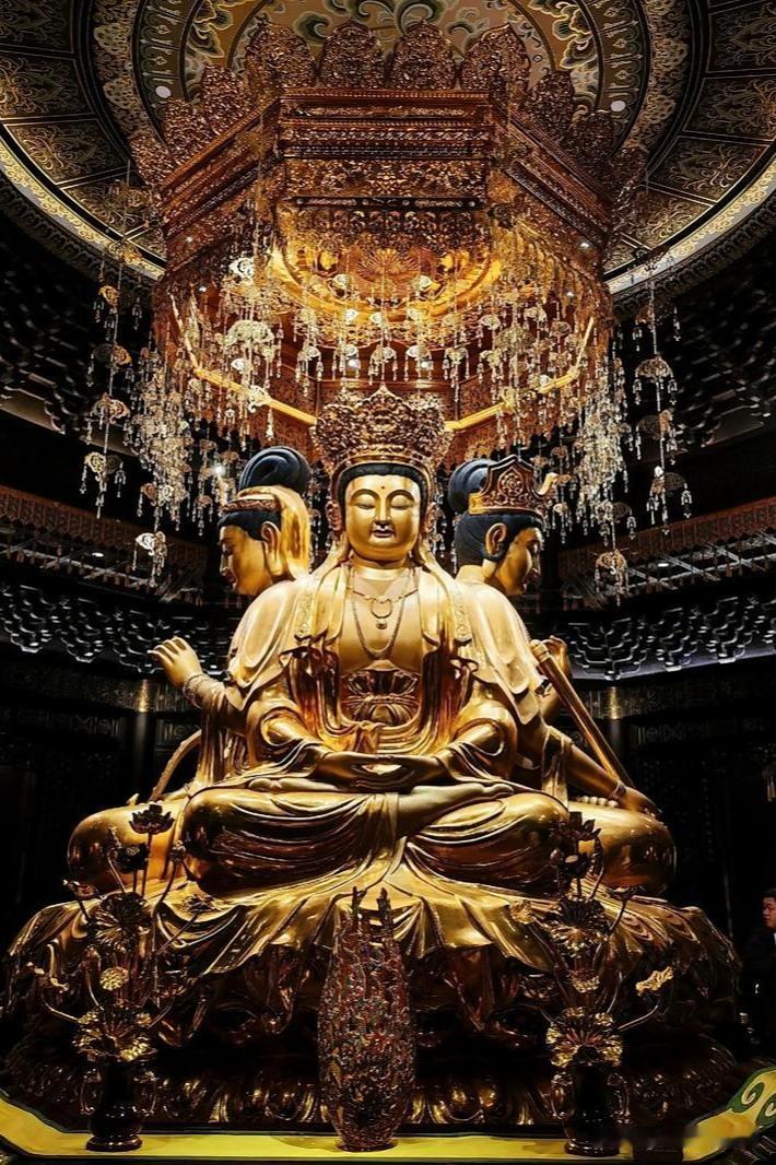 踏入普陀山观音法界，才懂什么叫一眼万年的震撼🙏当你站在观音圣坛前，才明白