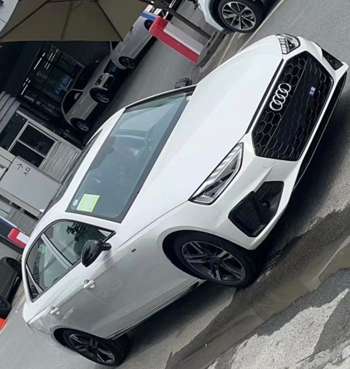 陪我九个月的小白就要拜拜了，上个月底被撞导致车辆受损严重，不得走的全损～奥迪安