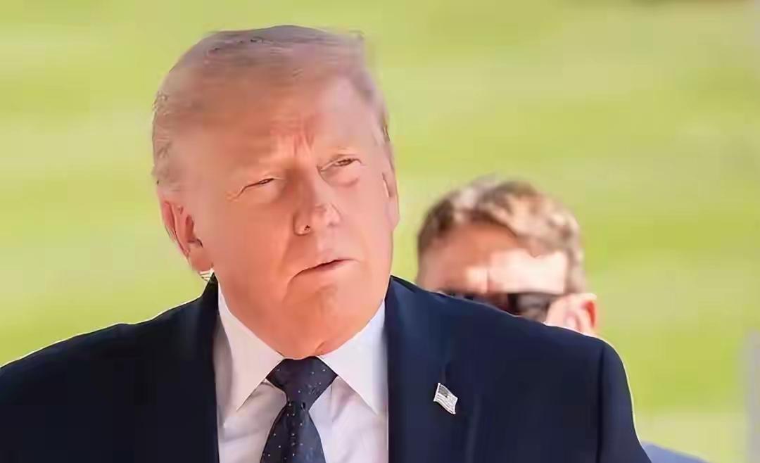 ​美国总统特朗普又将油价上涨问题甩锅给乌克兰。这时候他已经告诉大家，油价的上涨将