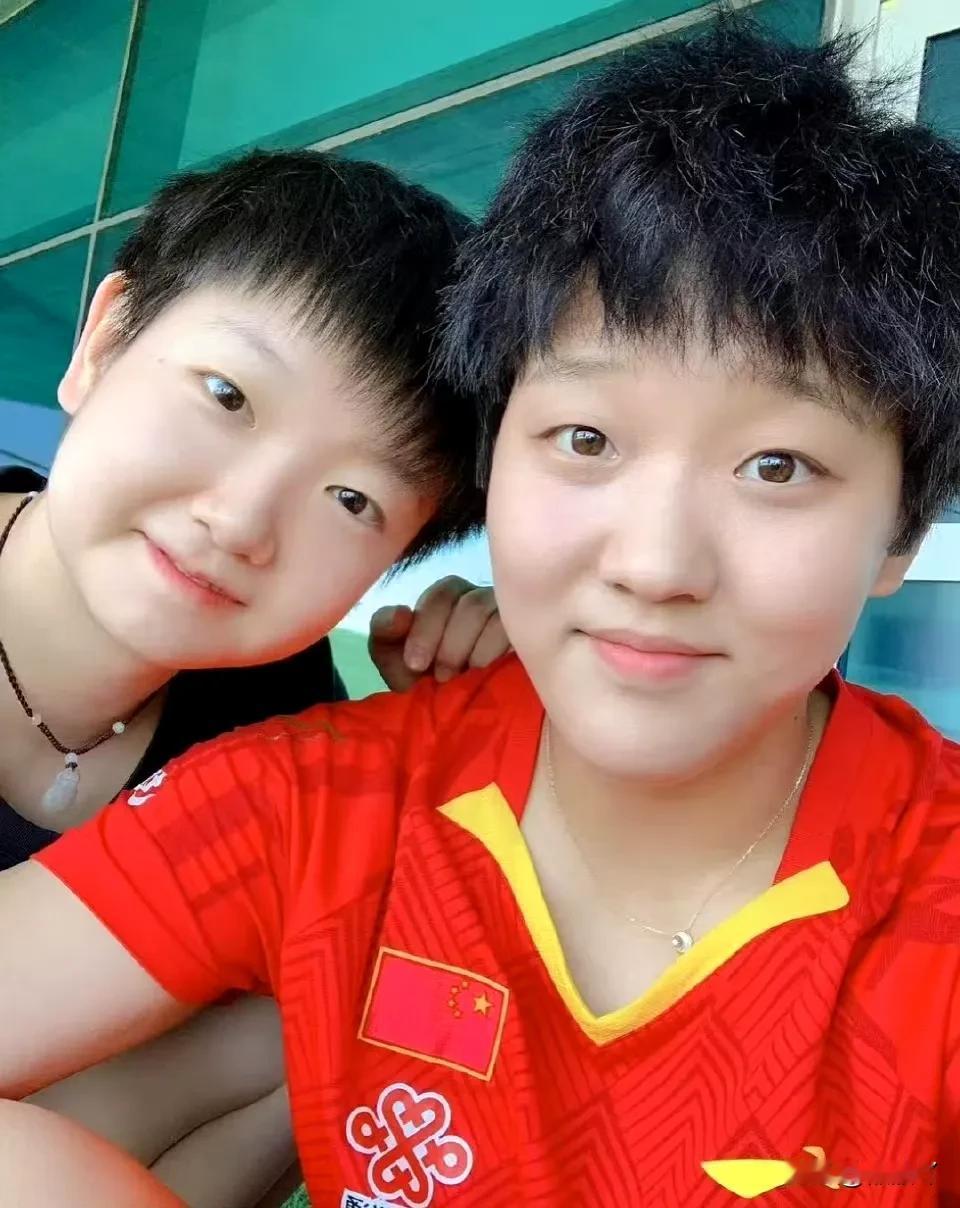 孙颖莎只有在她面前才会小鸟依人！这才是真正爱她的人从来不会在公众面前去消费她