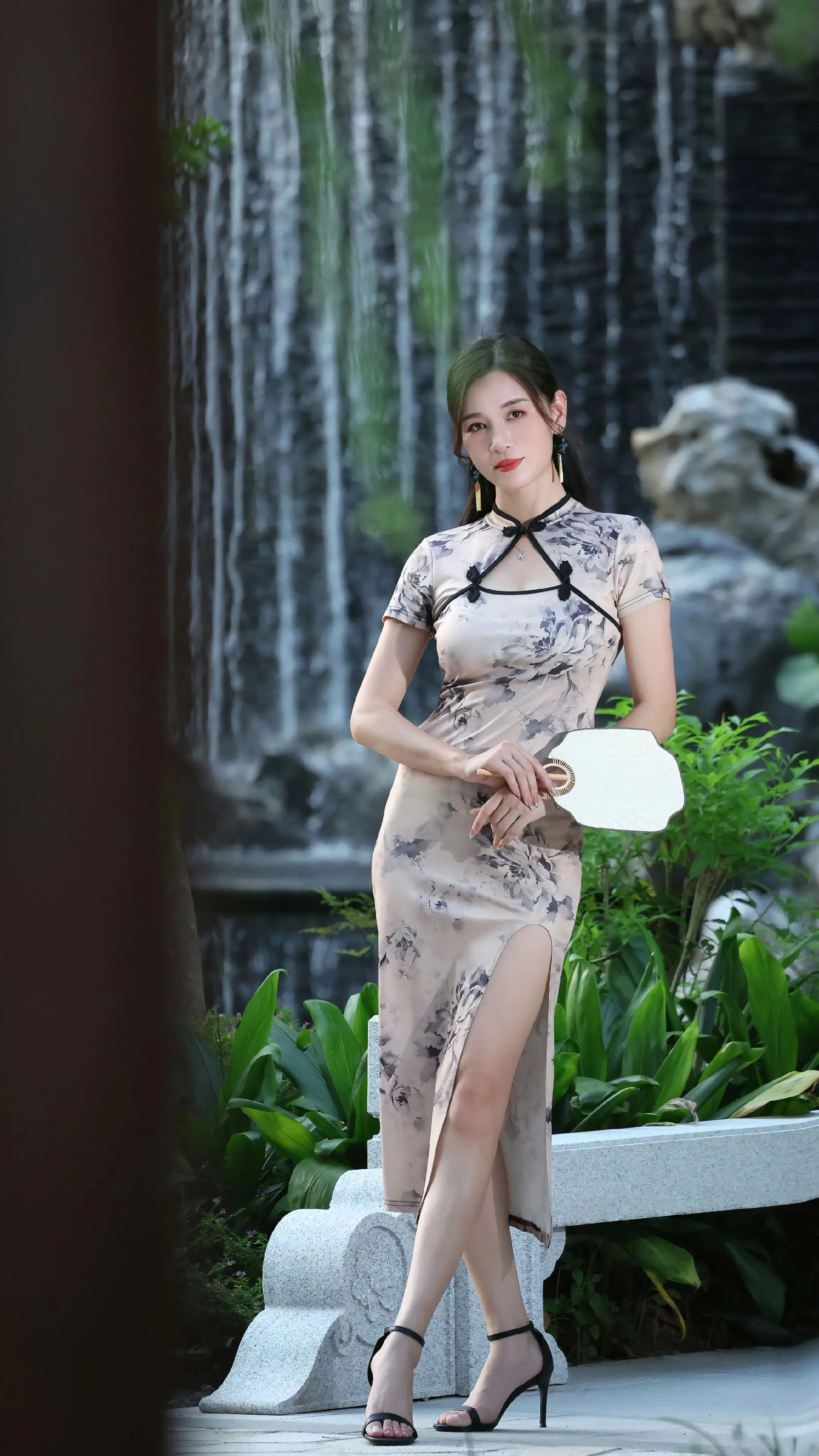 东方女性的古典之美 新中式旗袍拍照也太美了 旗袍文化东方之美