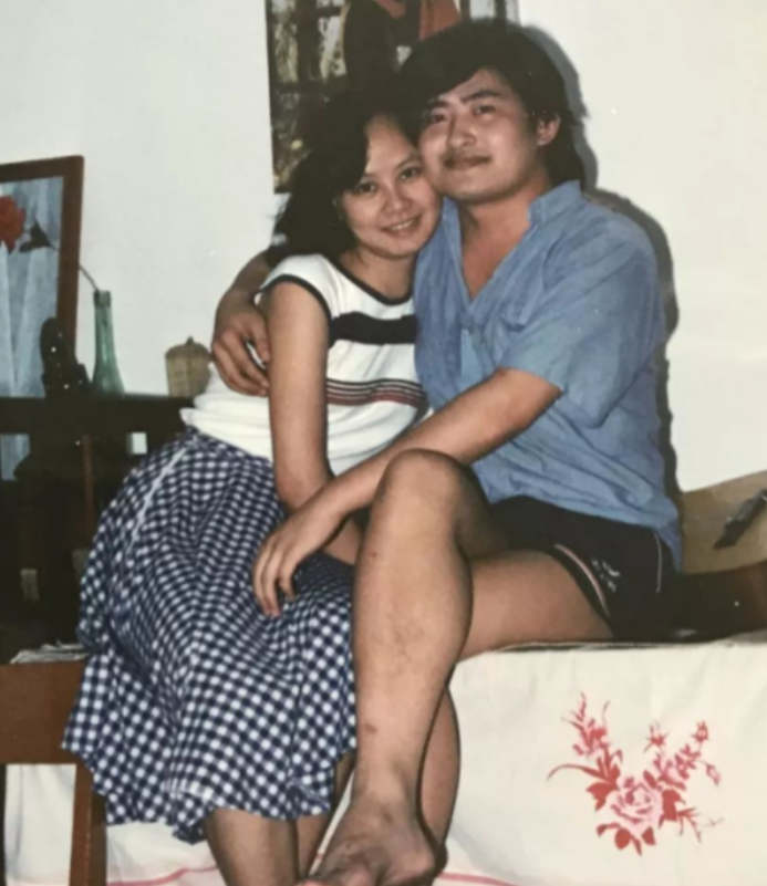 1988年，刘欢认识了湖南电视台主持人卢璐，相识9天后，便决定结婚。没想到，在结