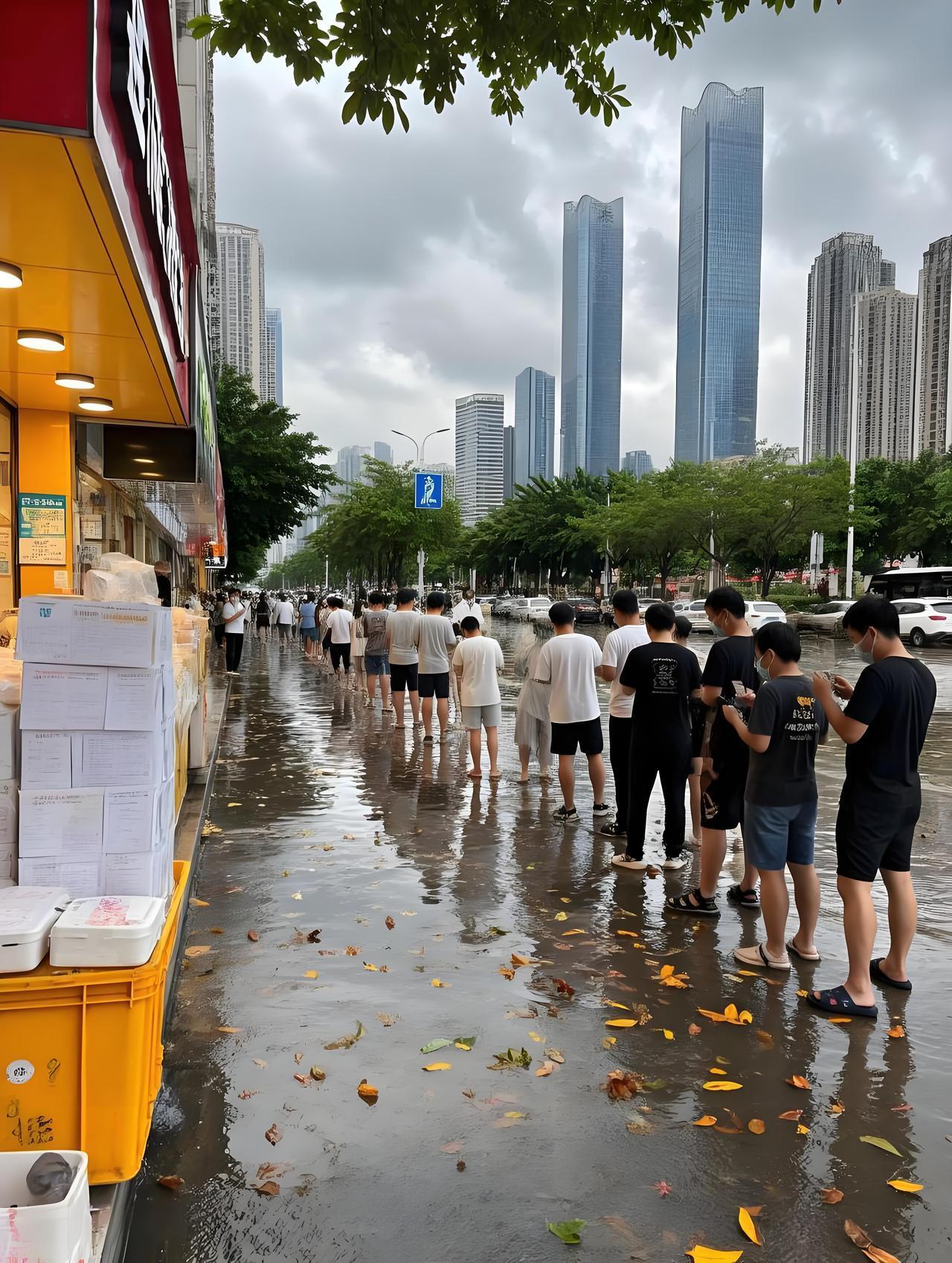 台风过后的广州街头，奶茶店忙得不可开交。外卖订单如潮水般涌来，配送员们骑着电动车
