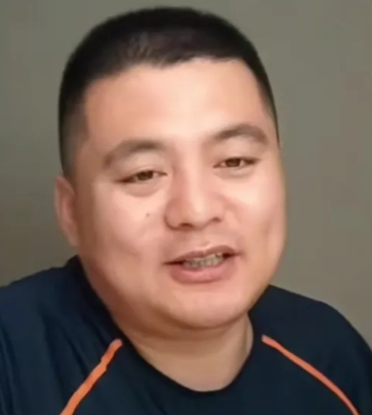 魏奉强直播透露：德云社和郭德纲对郑好的照顾，换来的却是郑好对德云社无情的嘲讽和不