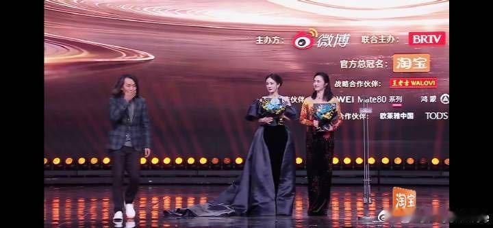 腾讯老总的嘴角比Ak还难压，优秀都是比较出来的。