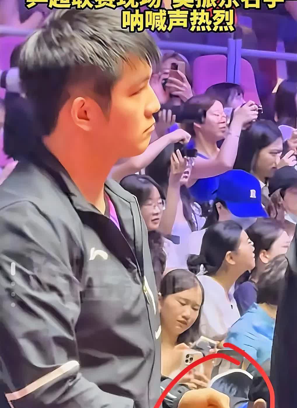 发现没，明明一向都非常有自信的樊振东，什么大场面没经历过呢，可是居然还是