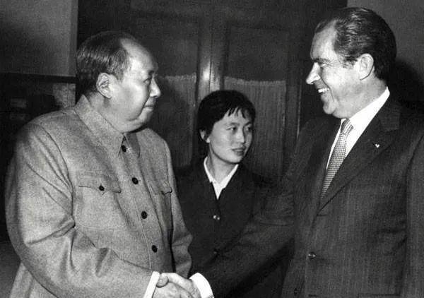 ☁1972年，尼克松访华，毛主席在会面后，送了尼克松四两茶叶。谁知，尼克