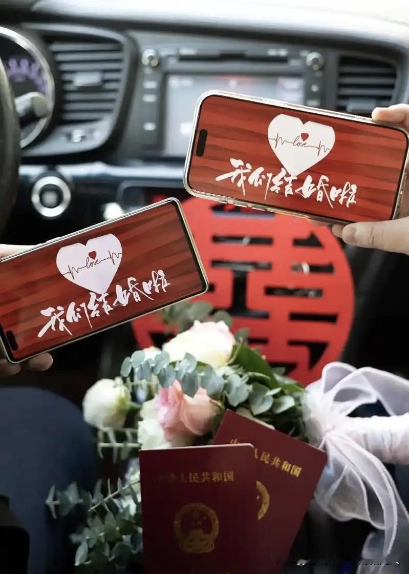 我大学同学昨天结婚让人意想不到的是，她居然一个同学都没请结婚当天，只在朋友圈