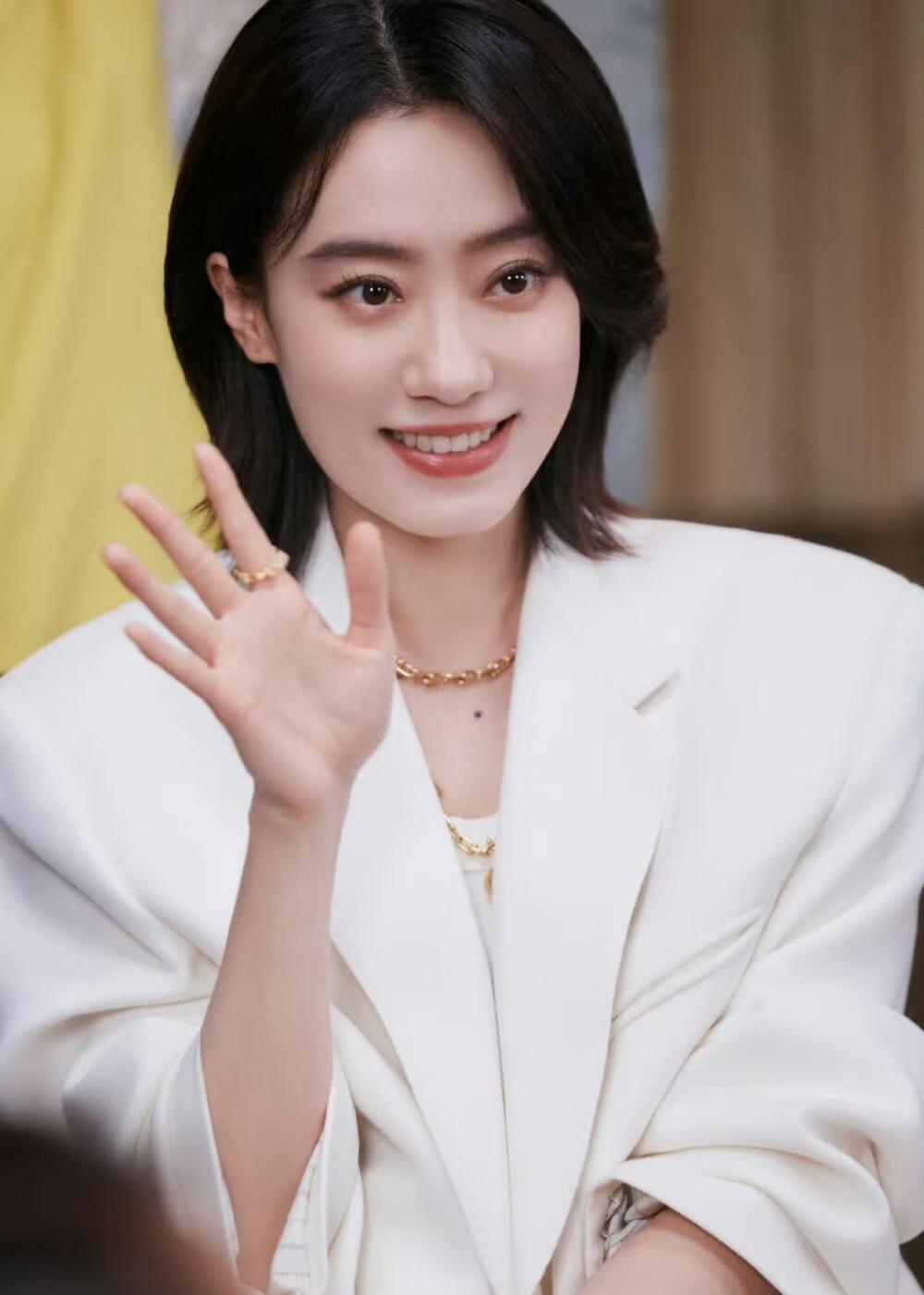 张小斐39岁未婚，是“清醒独立”还是“孤注一掷”？网友吵翻了！家人们，张小