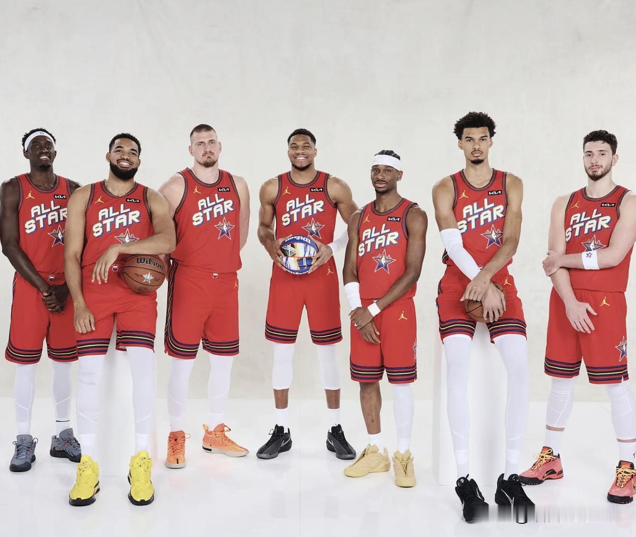 不可思议，25-26赛季最强的12位国际球星，变成了:1、中锋，文班亚马，2