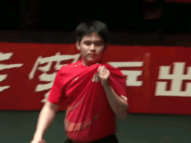 破防！林诗栋一举动感动全网！成都混团世界杯决赛夜，20岁小将林诗栋的一记制