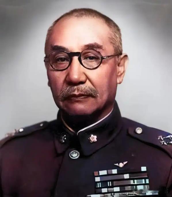 1949年12月，阎锡山等14人，乘坐的飞机，遇寒流无法上升，陈立夫劝阎锡山：“