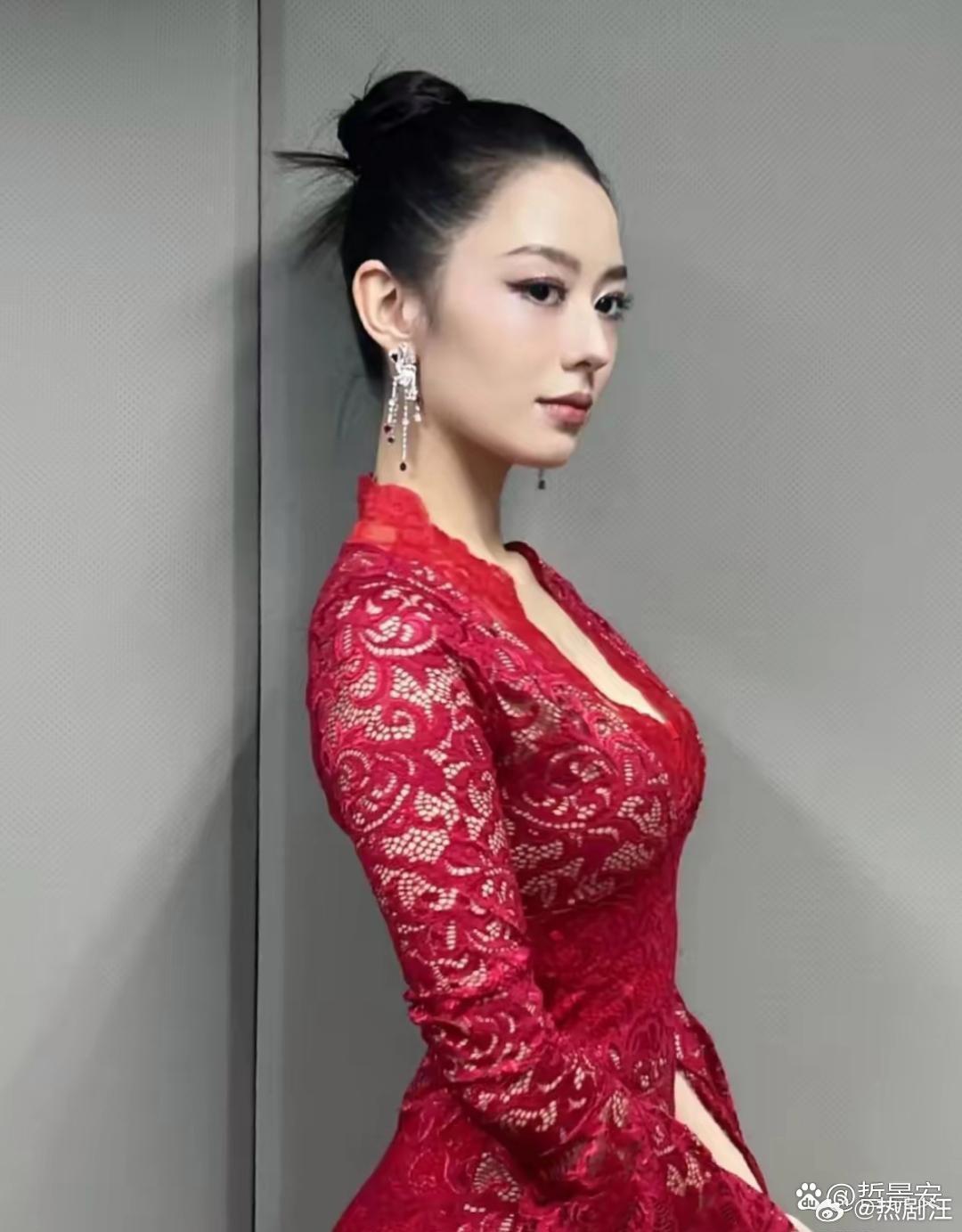 郎朗老婆吉娜身材好绝！