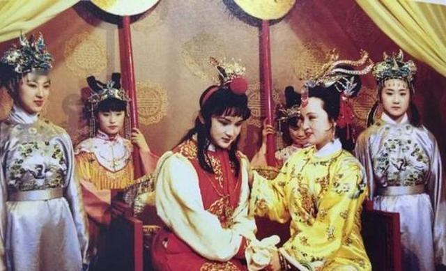 贾元春孕中就被赐死，犯了哪些忌讳？这个“妃”封得蹊跷，本身就是一步死棋。咱们