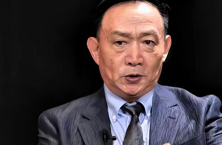 10月3日，财经学者卢麒元发了一篇短文，几句话在网上炸开了锅。他说"鸣镝终于响了