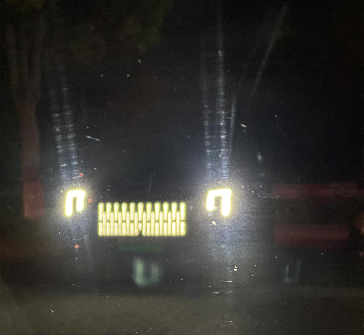 极氪009的日行灯真TMD讨厌！真是NC的设计，碰上个NC不关灯！
