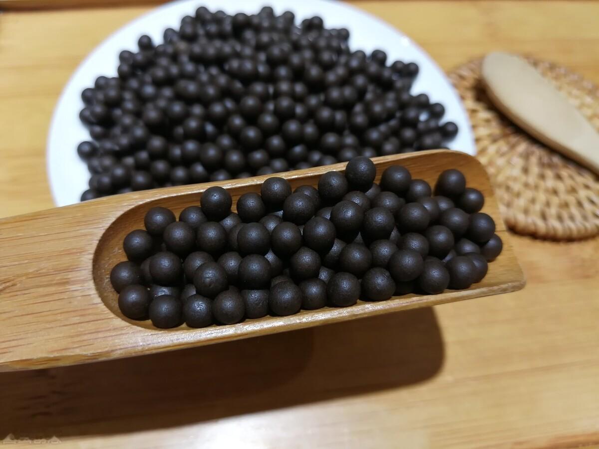 眼睛是五脏精气的显示屏，1个中成药，滋肝补肾又明目 你有没有过这样的经历？早
