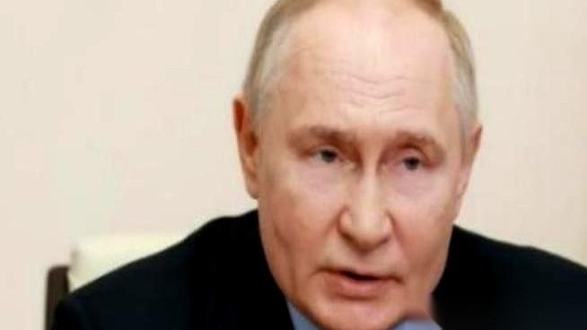 那条叫“西伯利亚力量2号”的天然气管道，合同摆在桌上好几年了，笔就是落不下去。