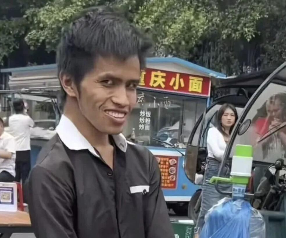 不幸的消息传来了，8月4日在家门口游泳，被水给冲走的贵州网红老表，他的遗体在下游