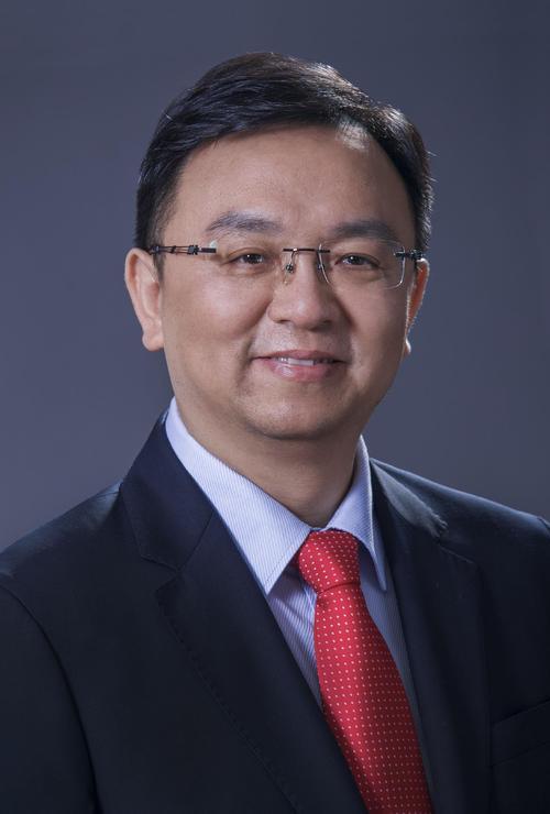 王传福曾坦言，自己高中回家要生活费时，嫂子张秀菊把家里翻了个底朝天，兜里却只剩几