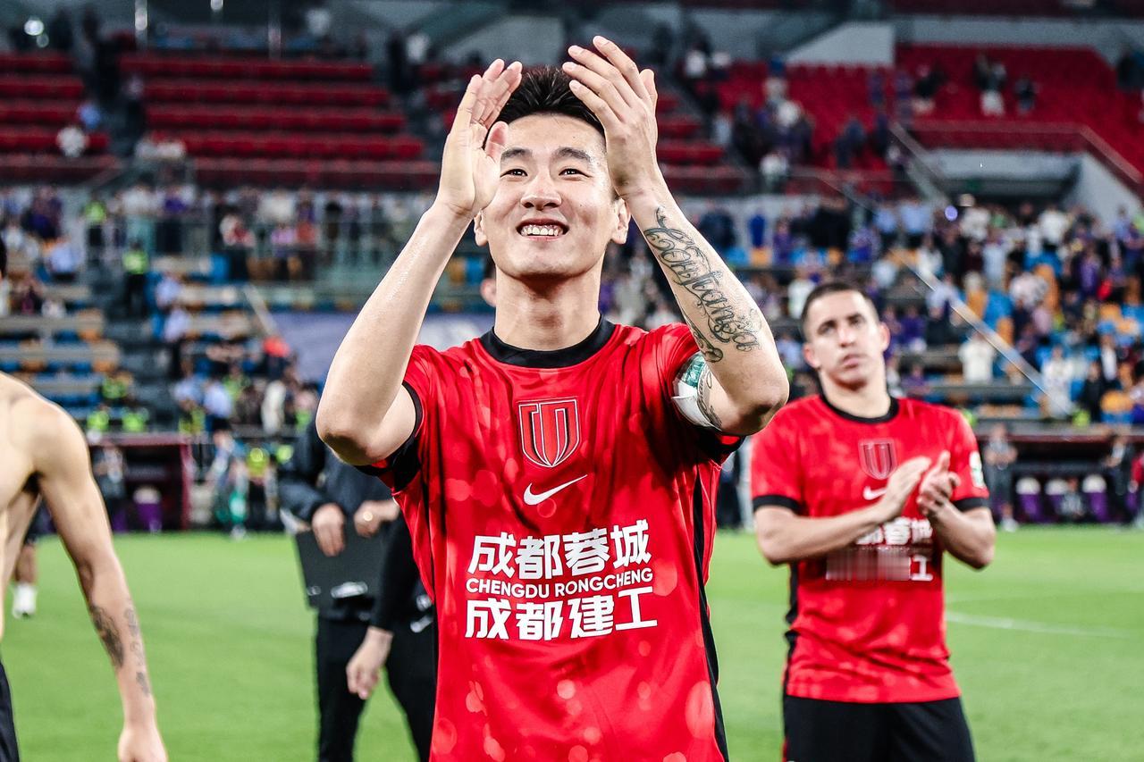 中超新老霸主对决，今晚成都蓉城又要给上海海港上一课了！今晚20点，中超联赛迎